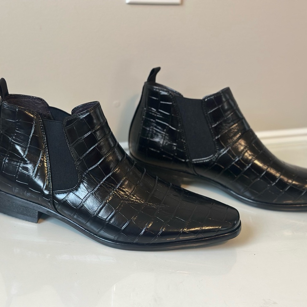 Black Leather Chukka Boots Sleek Design never used